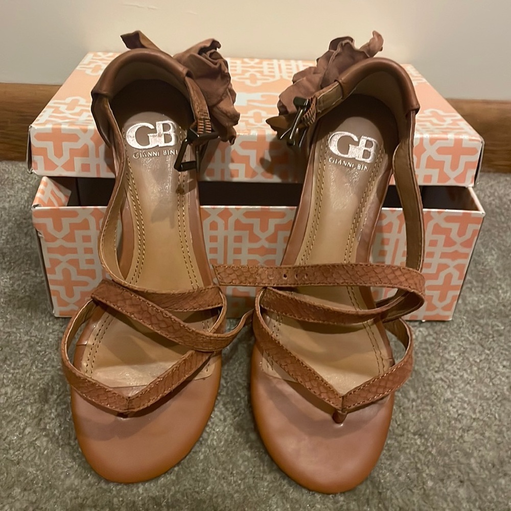 Gianni Bini size 6 1/2 only worn once.